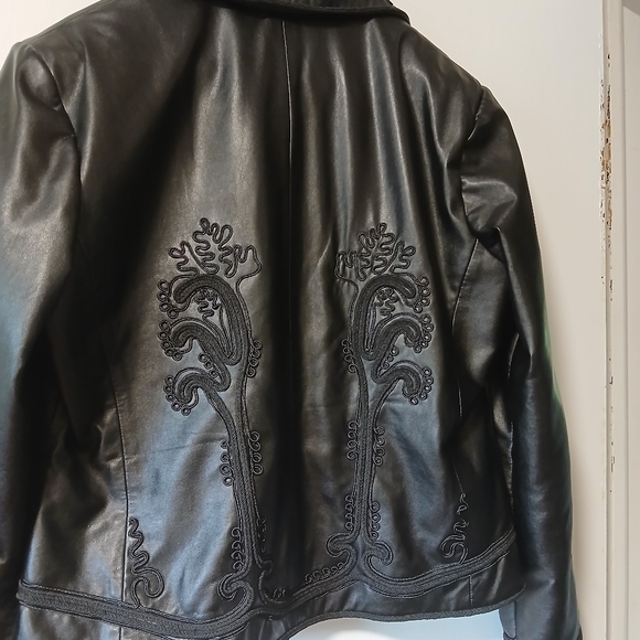 Fabulous detailed jacket - Picture 5 of 6